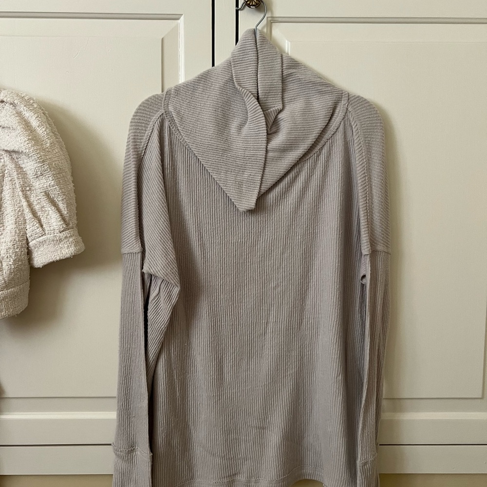 Free People long turtle/cowl neck